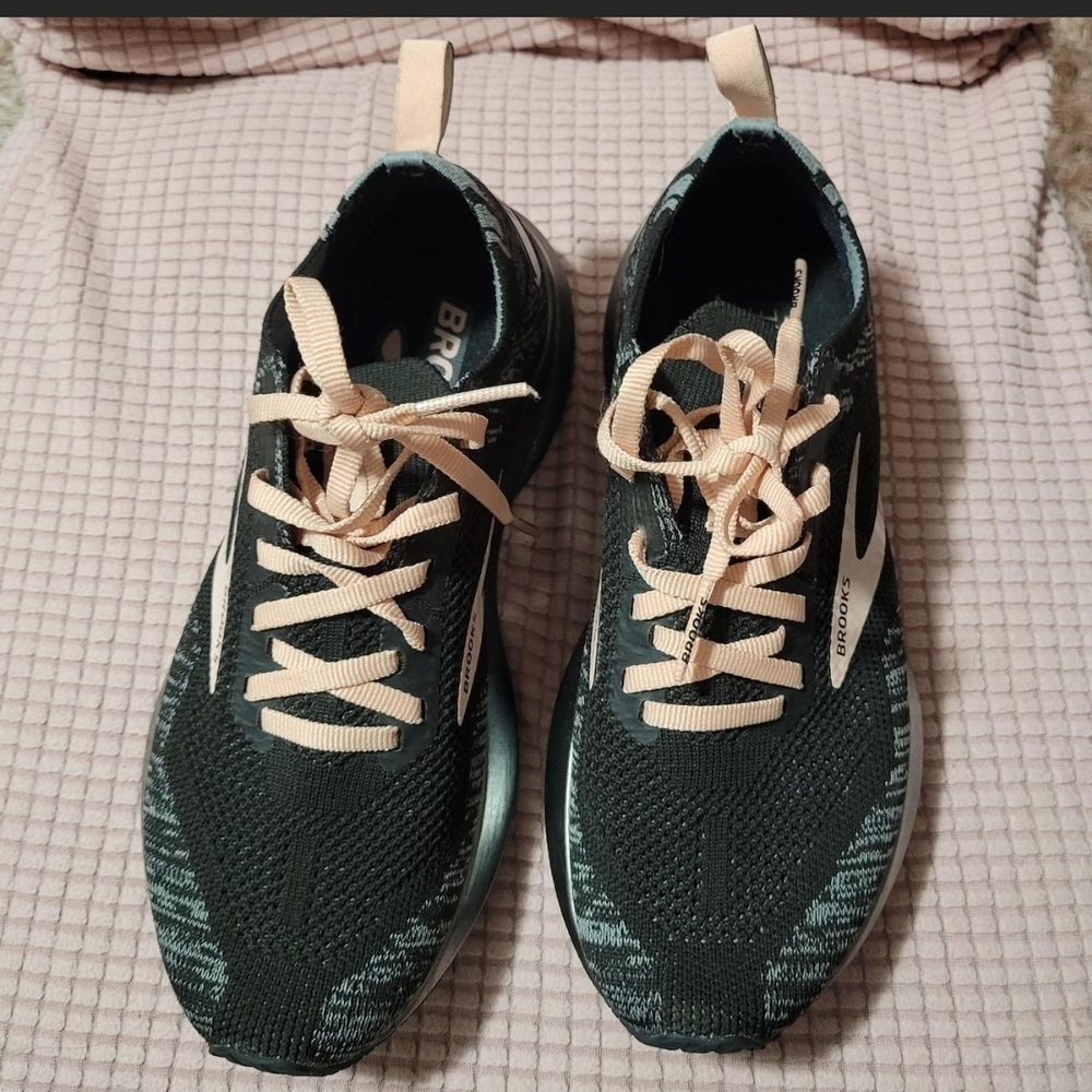 Brooks Levitate Running Shoes